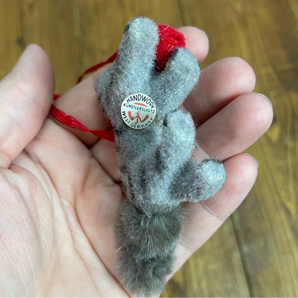 Cat w. Ball Ornament Kunstlerschutz Animal Toy Vintage Germany 1960’s- 19080’s - Picture 3 of 7